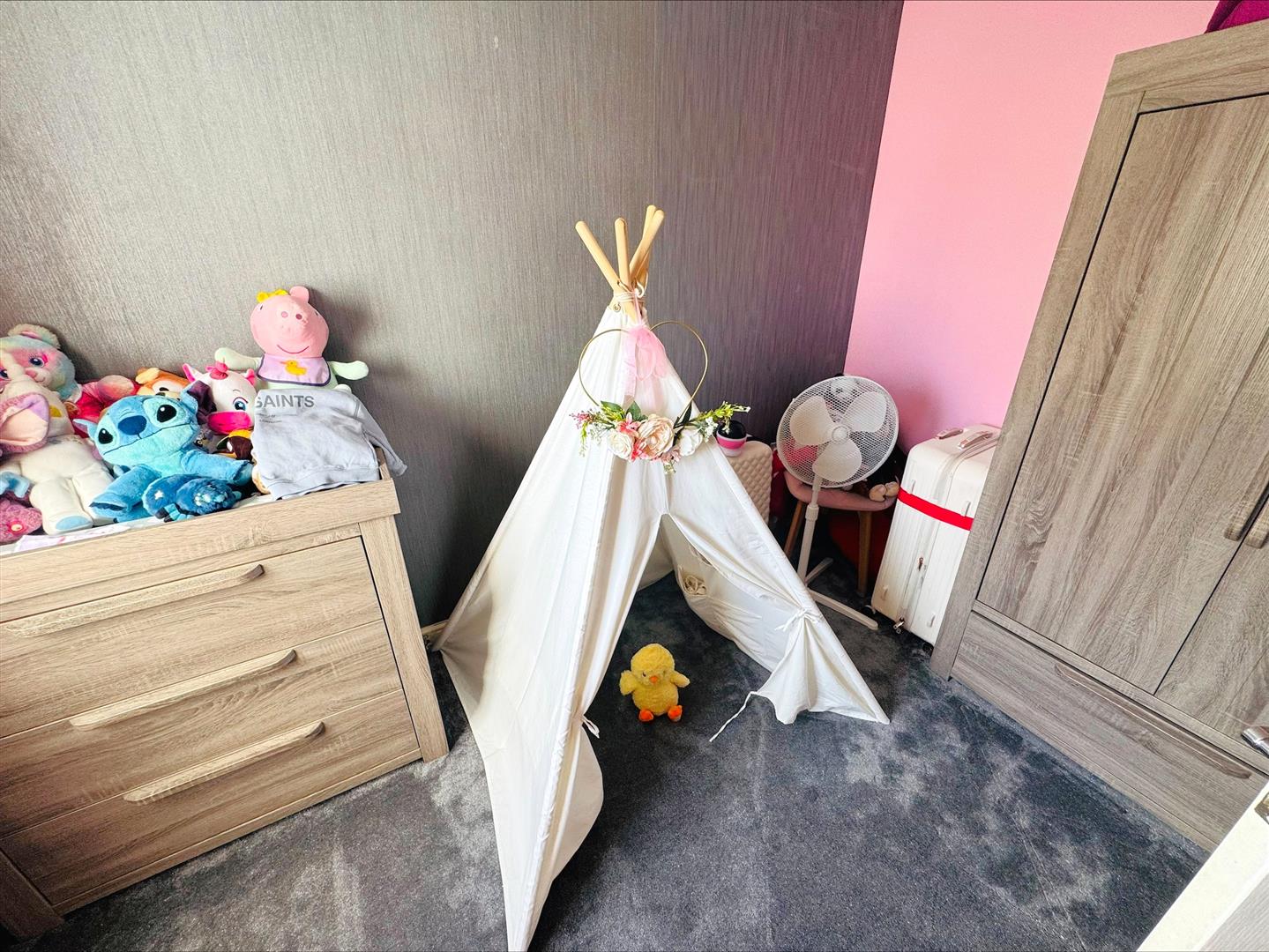 Heol Waungron, Carway, Kidwelly, SA17 4HY